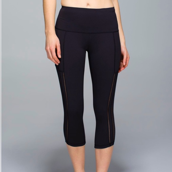 Lululemon Hot To Street Crop - Picture 2 of 12